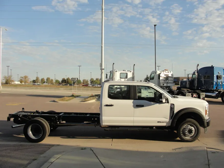 2026 Ford F-550 | Photo 4 of 15