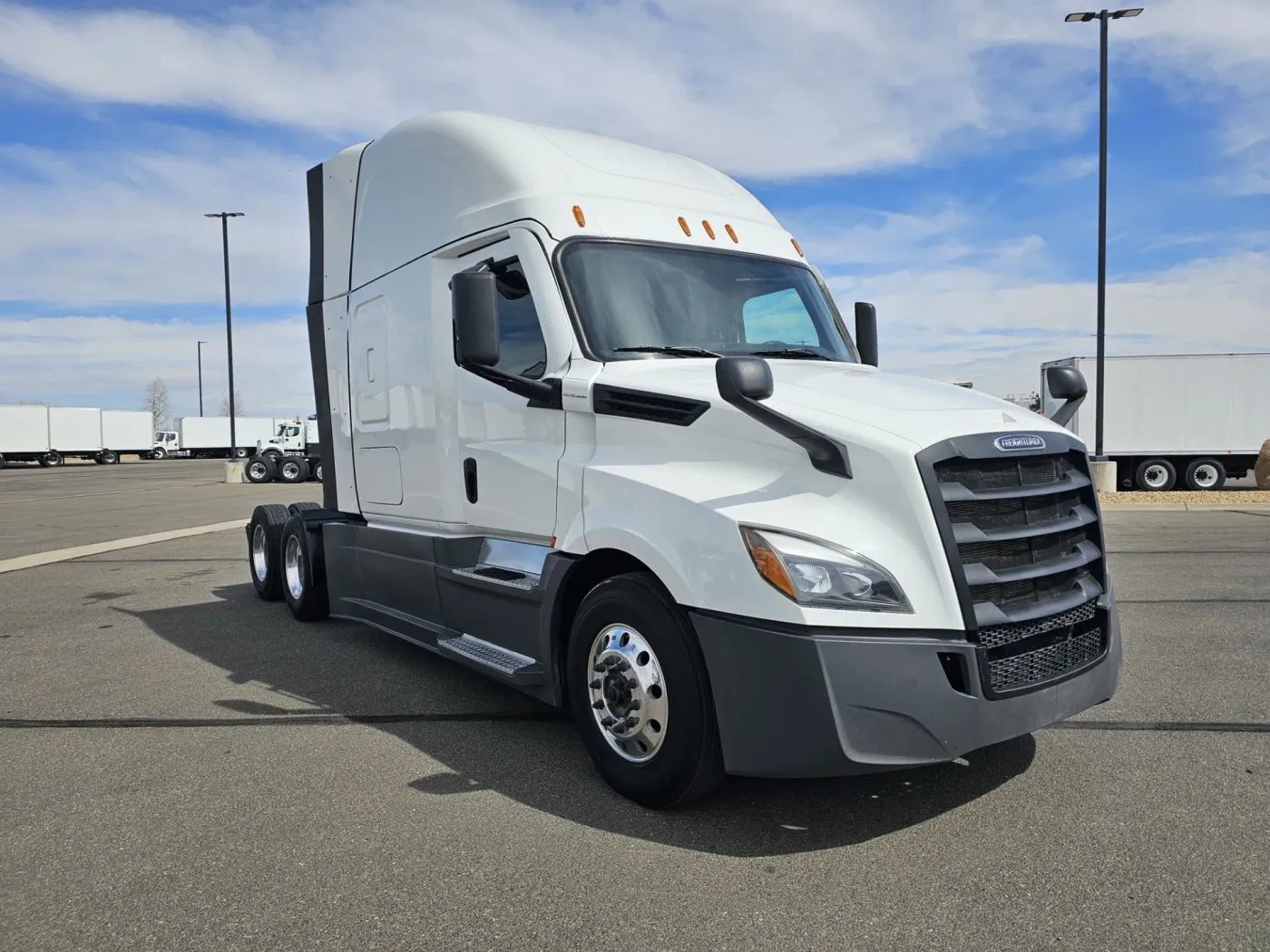 2023 Freightliner Cascadia | Photo 3 of 20