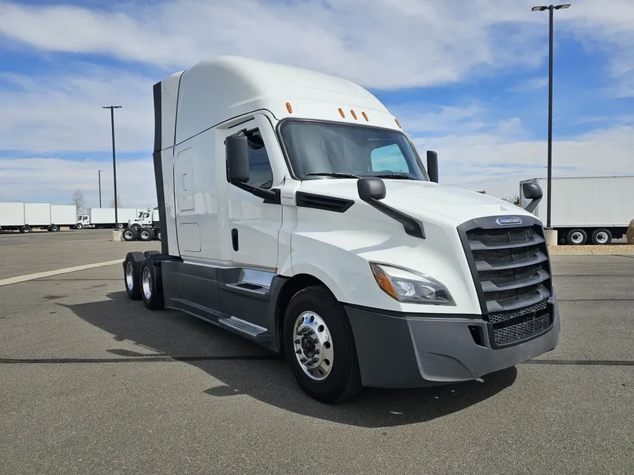 2023 Freightliner Cascadia | Photo 3 of 20