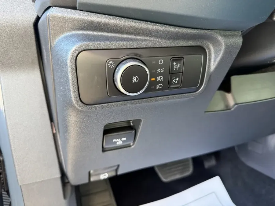 2025 Ford Bronco | Photo 13 of 26