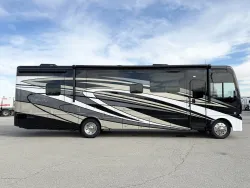 2024 Newmar Bay Star 3626 | Thumbnail Photo 3 of 31