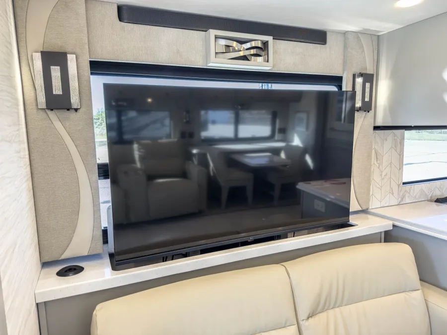 2026 Tiffin Phaeton 37 BH | Photo 17 of 43