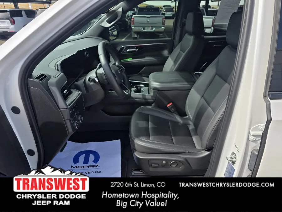 2025 Chevrolet Suburban Z71 | Photo 13 of 32