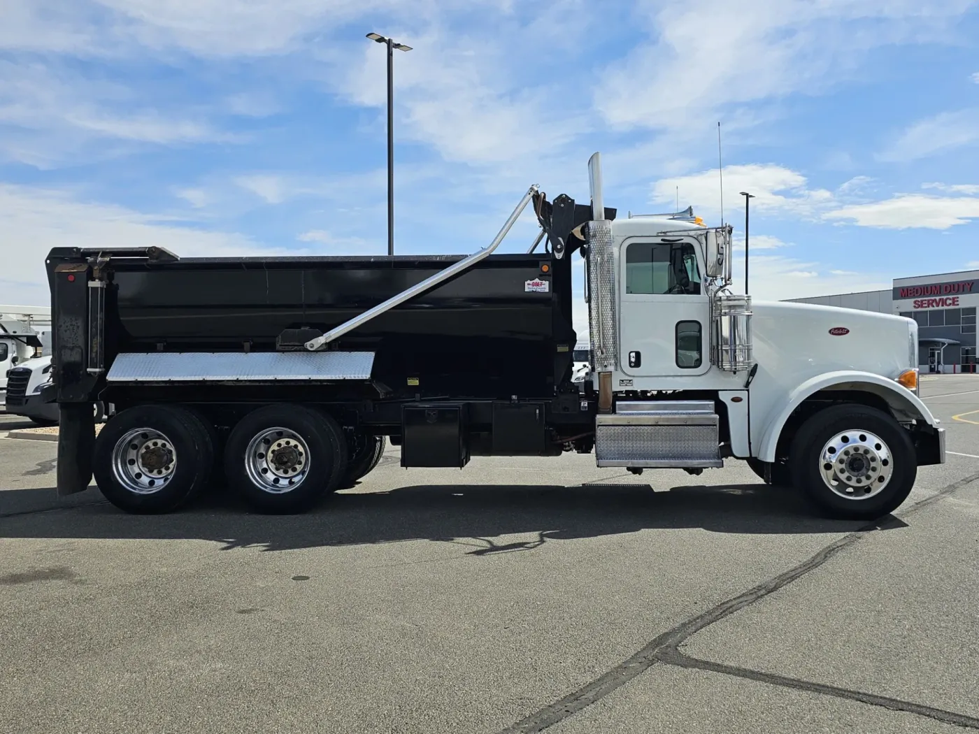 2019 Peterbilt 367 | Photo 4 of 19