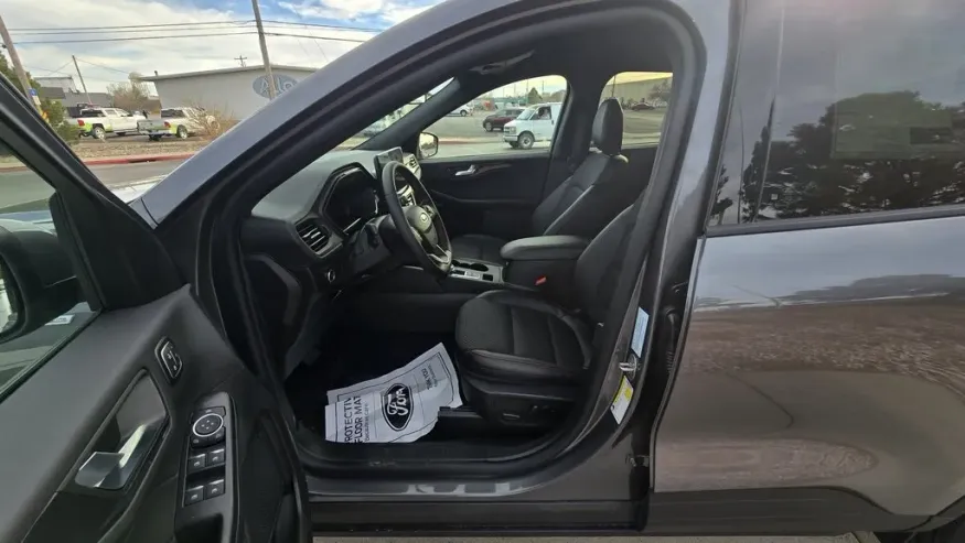 2026 Ford Escape | Photo 14 of 28