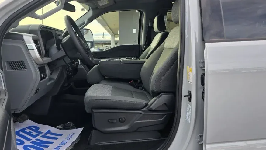 2026 Ford Super Duty F-350 | Photo 14 of 30
