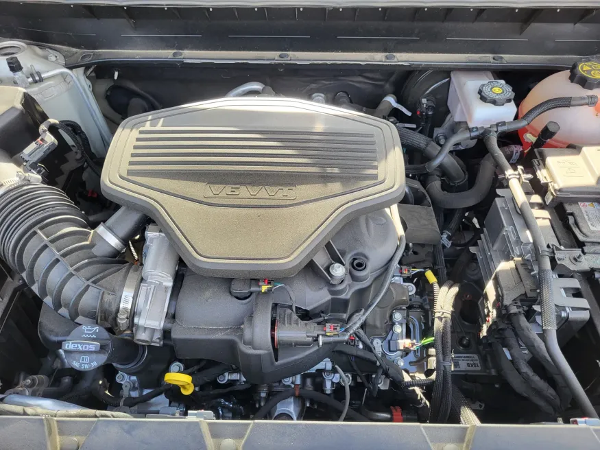 2023 GMC Acadia SLT | Photo 24 of 25