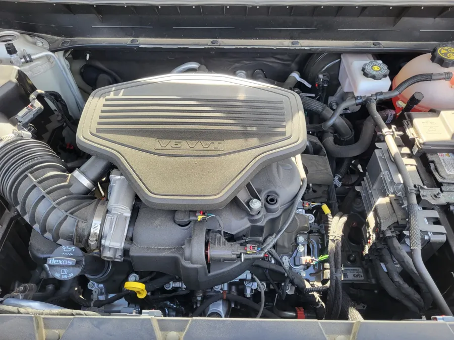 2023 GMC Acadia SLT | Photo 24 of 25