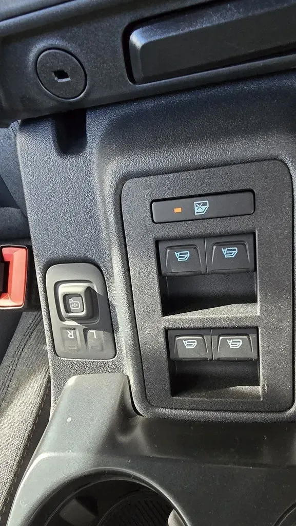 2025 Ford Bronco | Photo 21 of 28