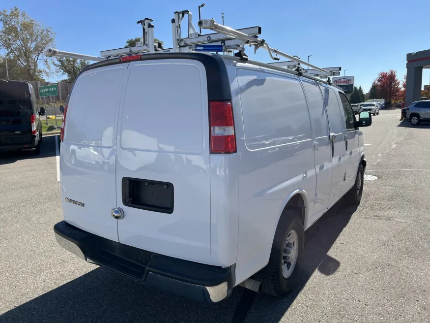 2021 Chevrolet Express 3500 | Photo 16 of 22