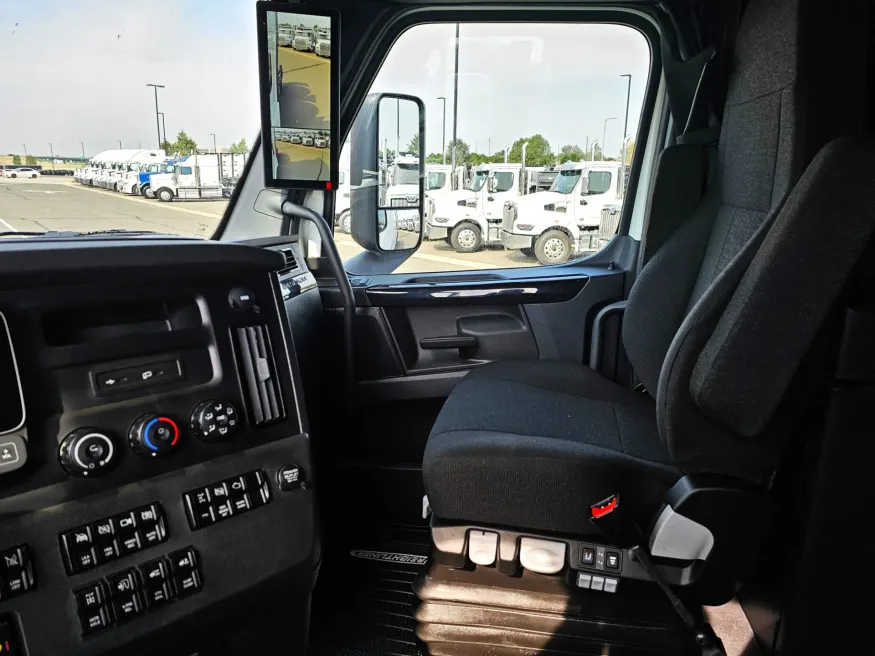 2026 Freightliner PJ126SLP | Photo 14 of 45