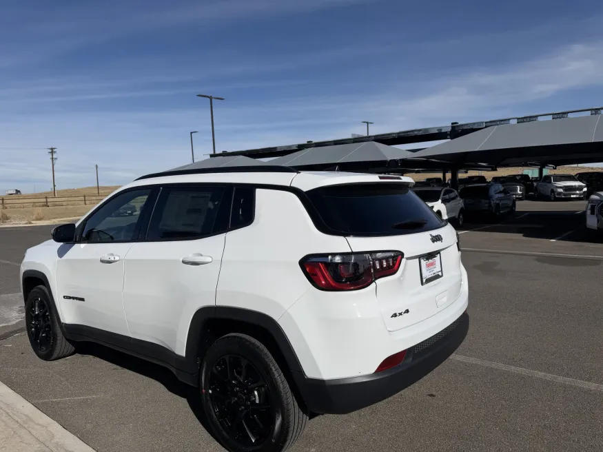 2026 Jeep Compass Latitude | Photo 5 of 18