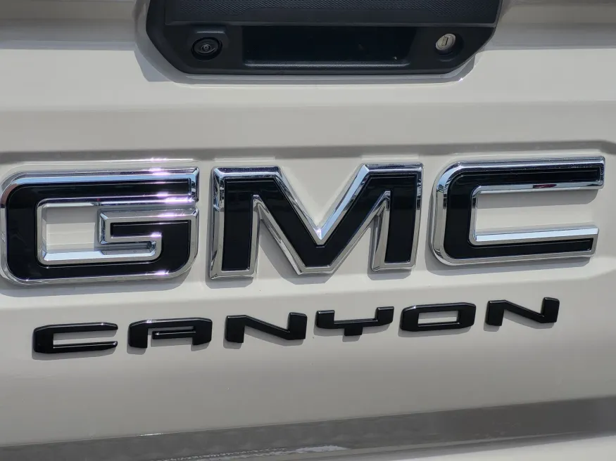 2026 GMC Canyon 4WD Elevation | Photo 10 of 26