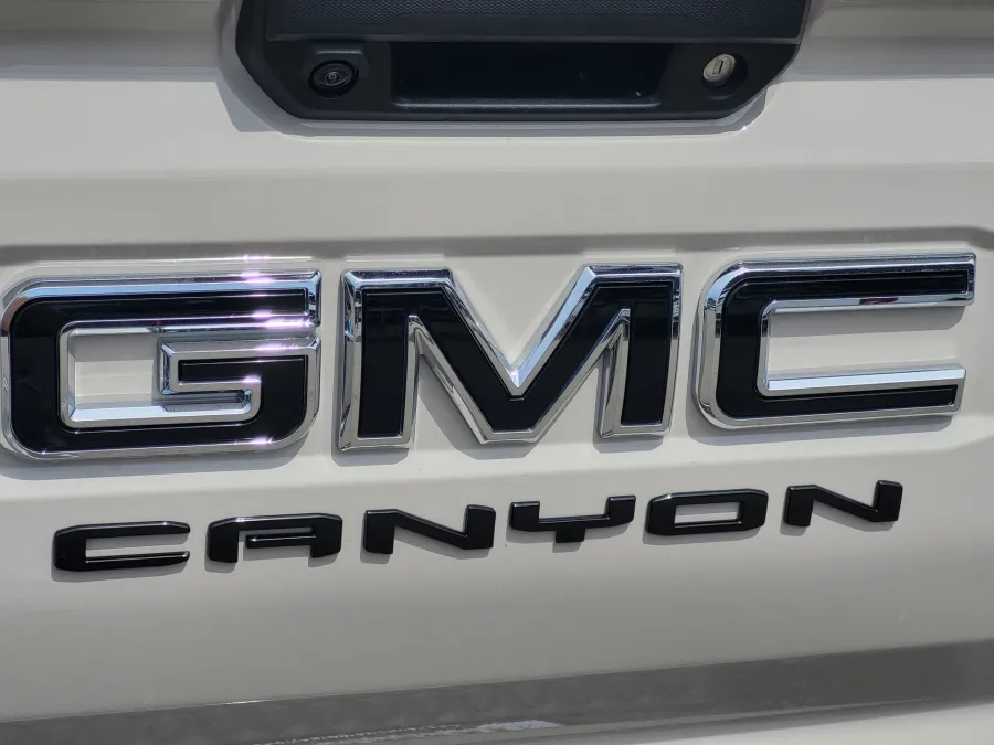 2026 GMC Canyon 4WD Elevation | Photo 10 of 26