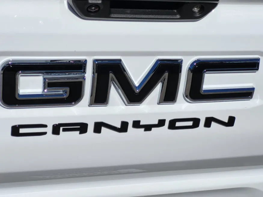 2026 GMC Canyon 4WD Elevation | Photo 9 of 24