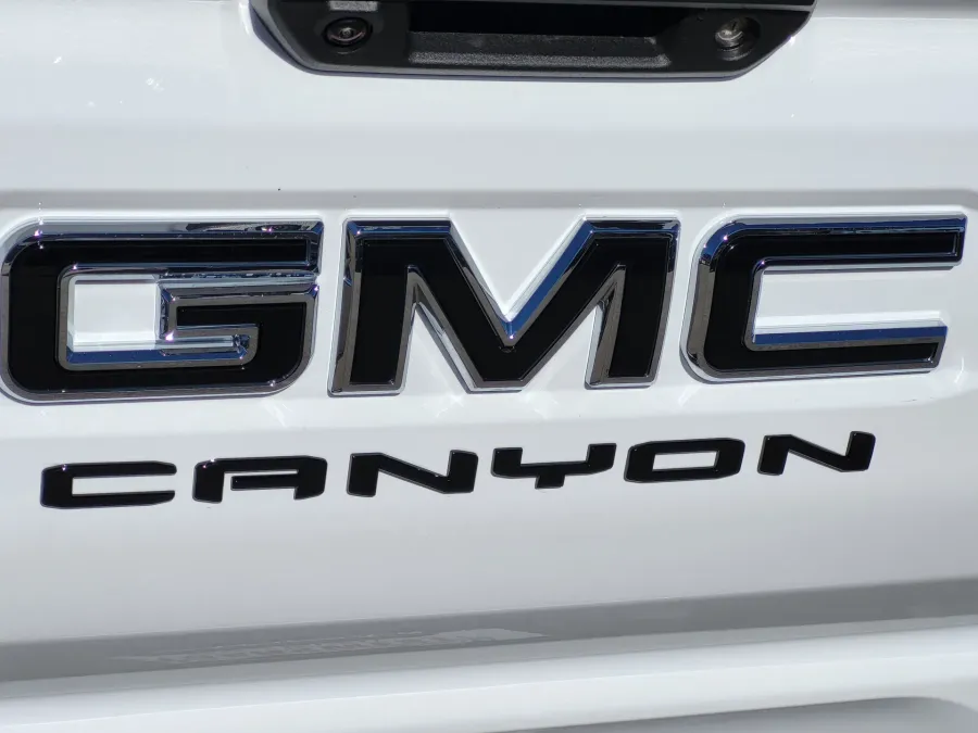 2026 GMC Canyon 4WD Elevation | Photo 9 of 24