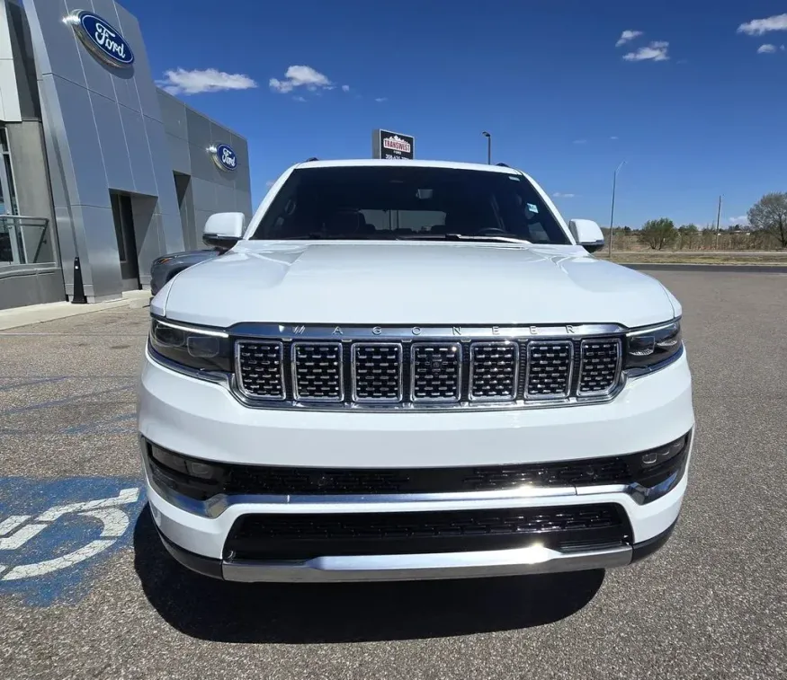 2022 Jeep Grand Wagoneer | Photo 3 of 45