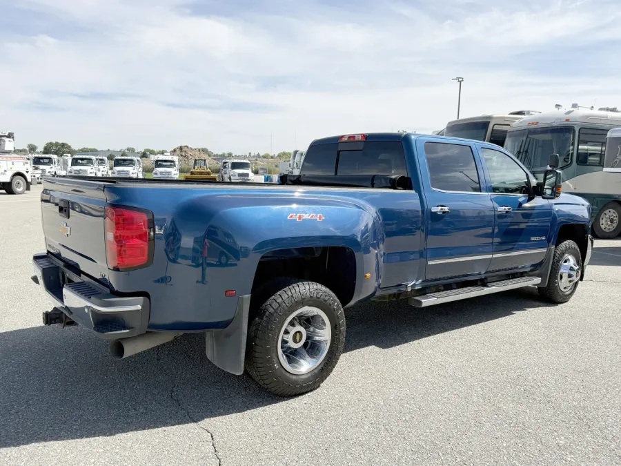 2016 Chevrolet Silverado 3500 LTZ | Photo 15 of 22