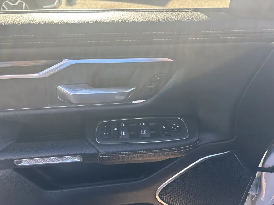 2024 RAM 1500 Laramie | Photo 11 of 19