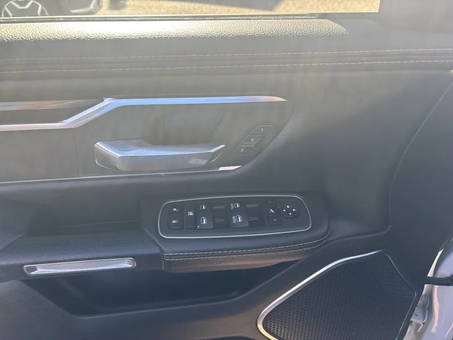 2024 RAM 1500 Laramie | Photo 11 of 19