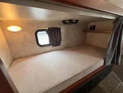 2014 Winnebago Access 31J | Thumbnail Photo 31 of 38