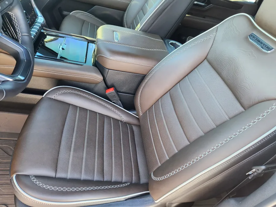 2025 GMC Yukon Denali Ultimate | Photo 9 of 24