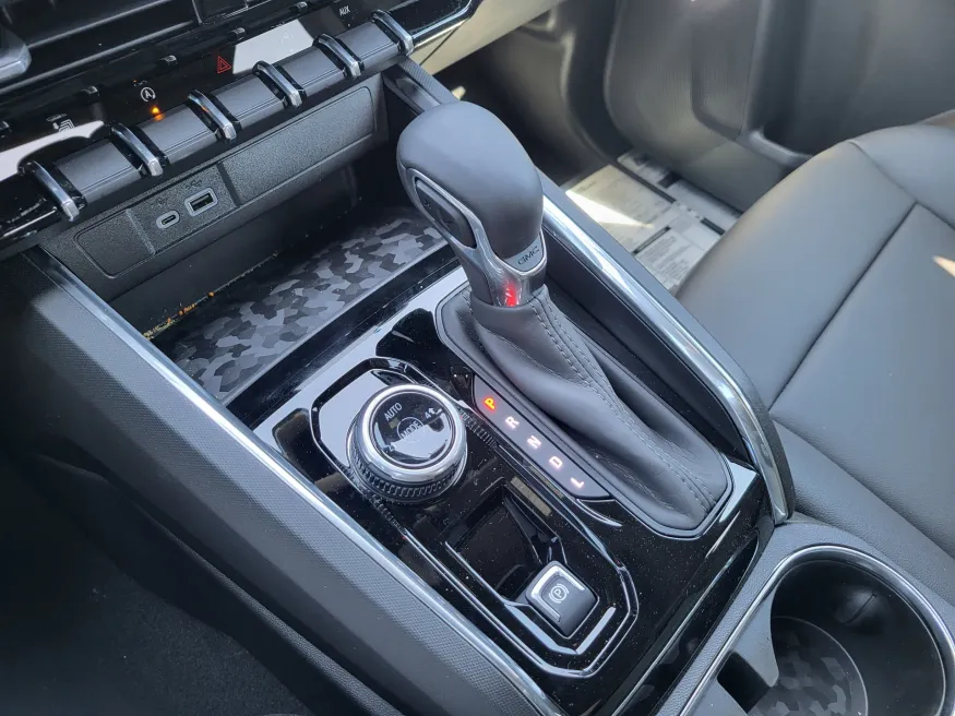 2026 GMC Canyon 4WD Elevation | Photo 17 of 26