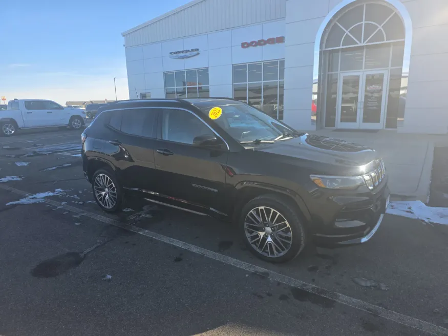 2022 Jeep Compass Limited | Photo 4 of 24