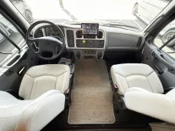 2023 Thor Inception 38MX | Thumbnail Photo 17 of 45