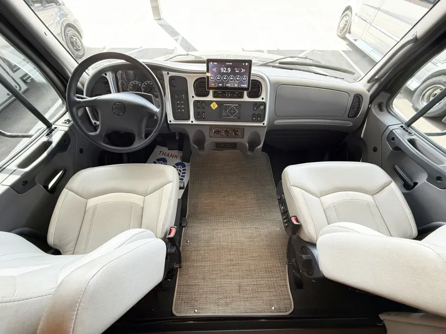 2023 Thor Inception 38MX | Photo 17 of 45