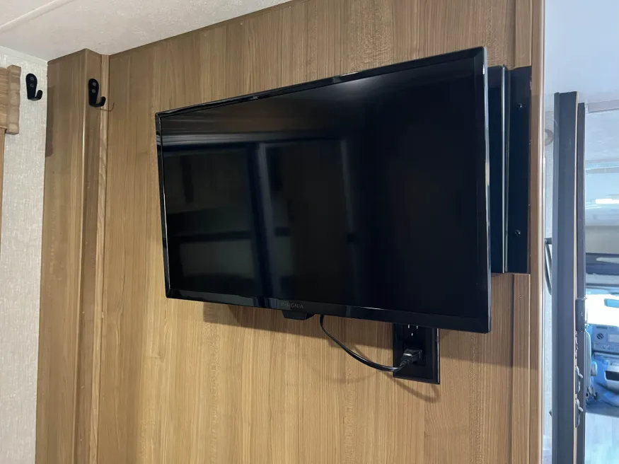 2024 Coachmen Leprechaun 319MB | Photo 13 of 12