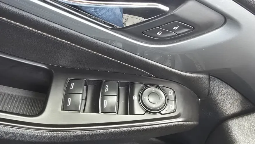 2019 Chevrolet Traverse | Photo 12 of 31