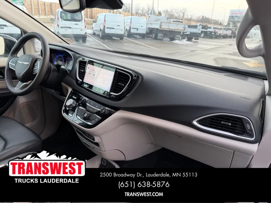 2024 Chrysler Pacifica Touring L | Photo 22 of 24