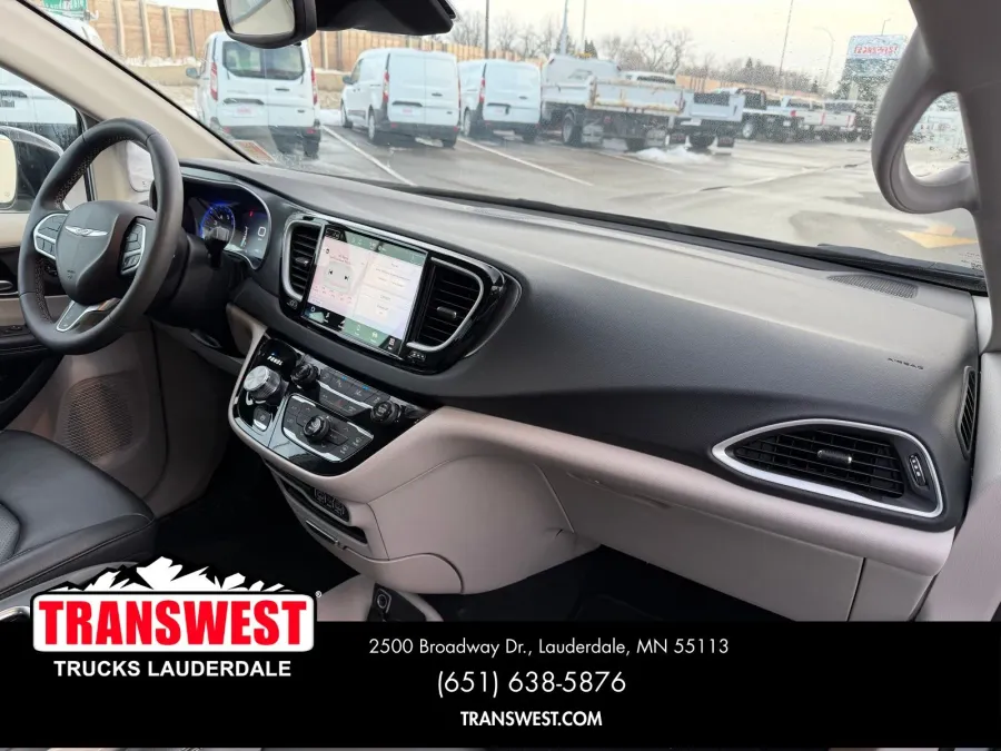 2024 Chrysler Pacifica Touring L | Photo 22 of 24