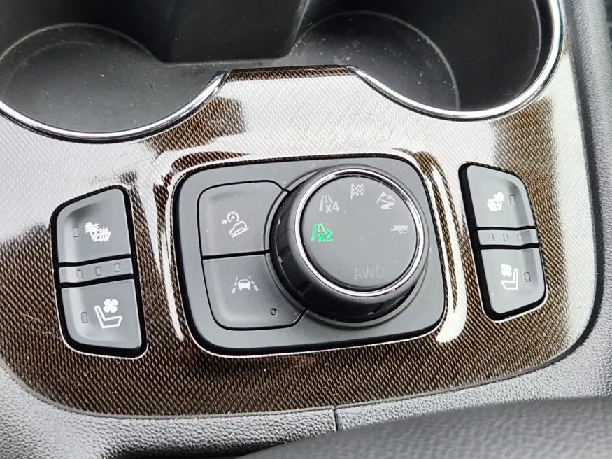 2023 GMC Acadia AT4 | Photo 24 of 27