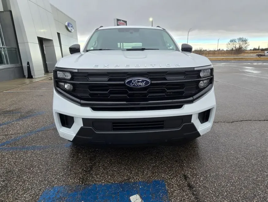 2026 Ford Expedition Max | Photo 2 of 47