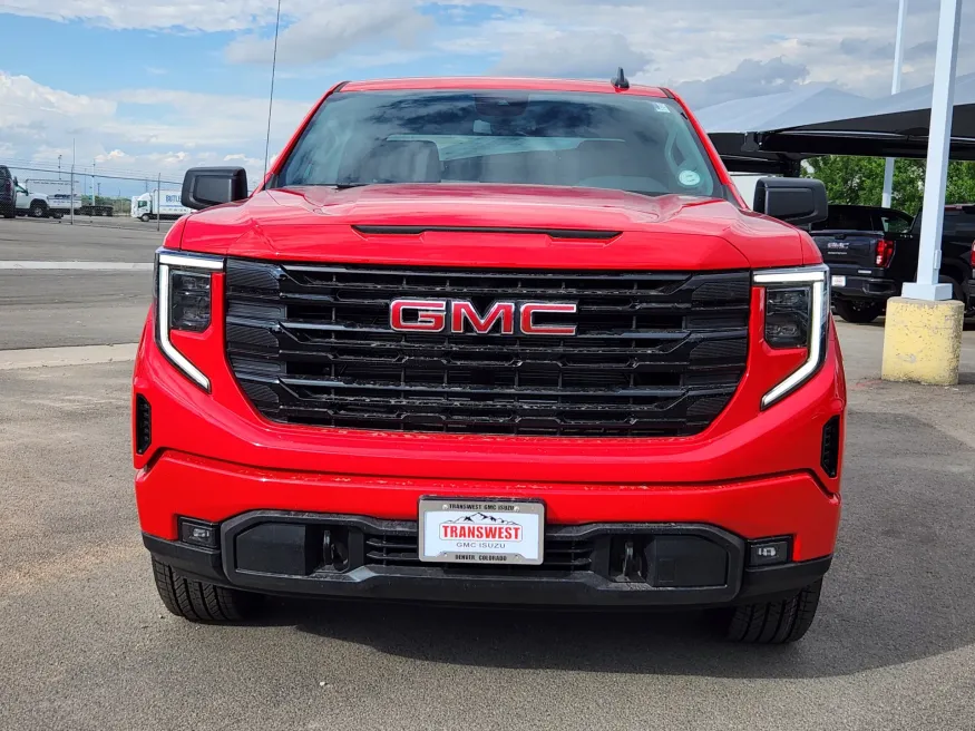 2025 GMC Sierra 1500 Elevation | Photo 4 of 28