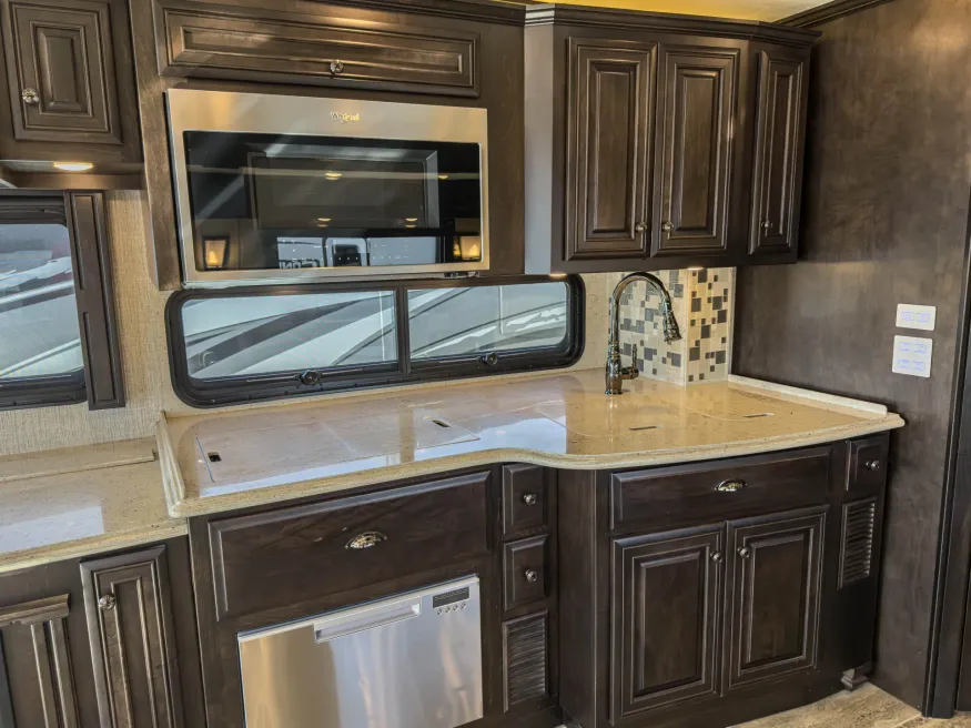 2020 Newmar Dutch Star 3709 | Photo 11 of 27