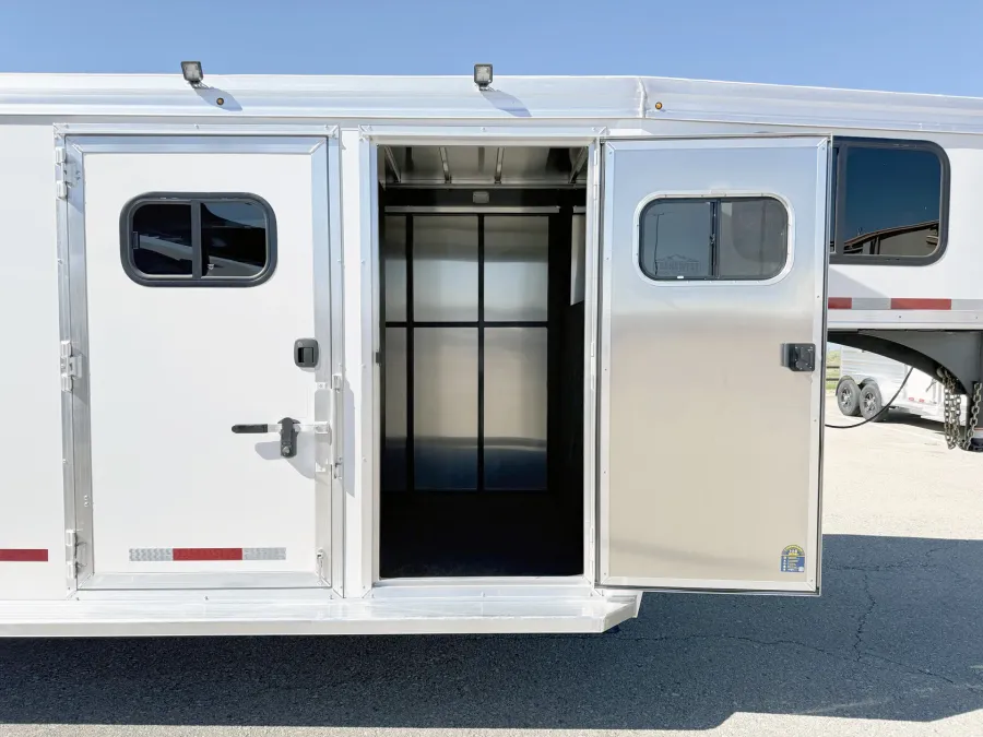 2025 Logan Coach Bullseye 4HGN | Photo 4 of 17