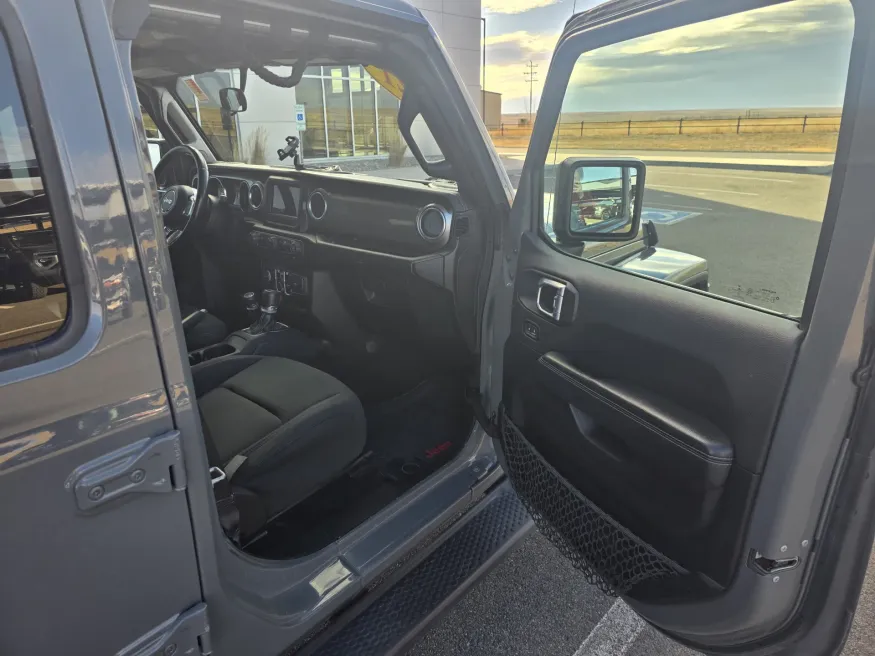 2021 Jeep Wrangler Unlimited Sahara | Photo 15 of 21