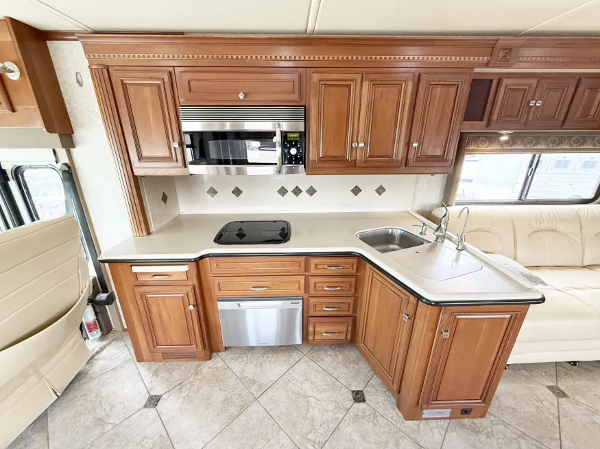 2010 Itasca Ellipse 42AD | Photo 8 of 29