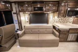 2019 Newmar Dutch Star 4369 | Thumbnail Photo 16 of 31