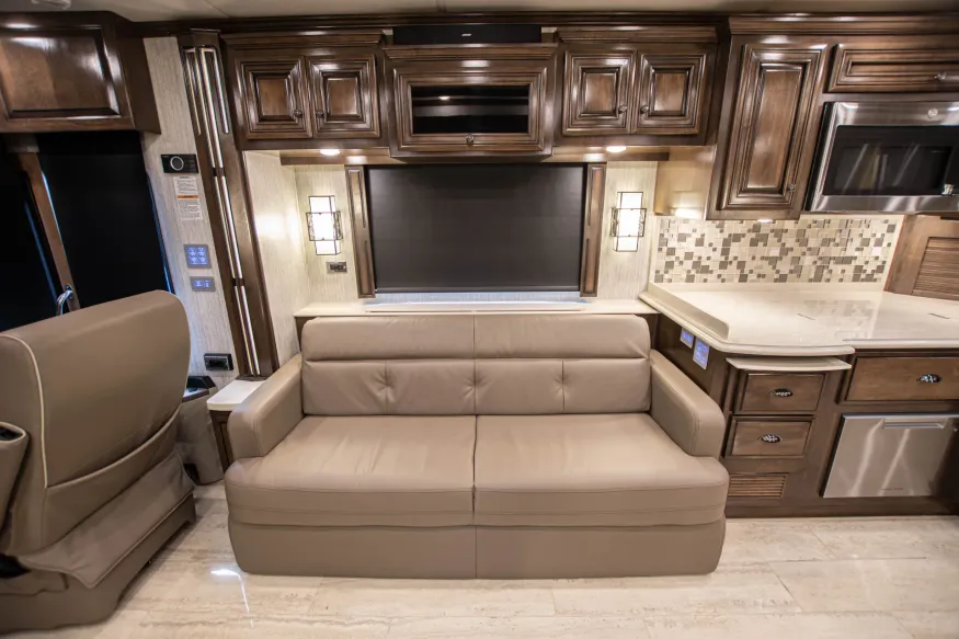 2019 Newmar Dutch Star 4369 | Photo 16 of 31