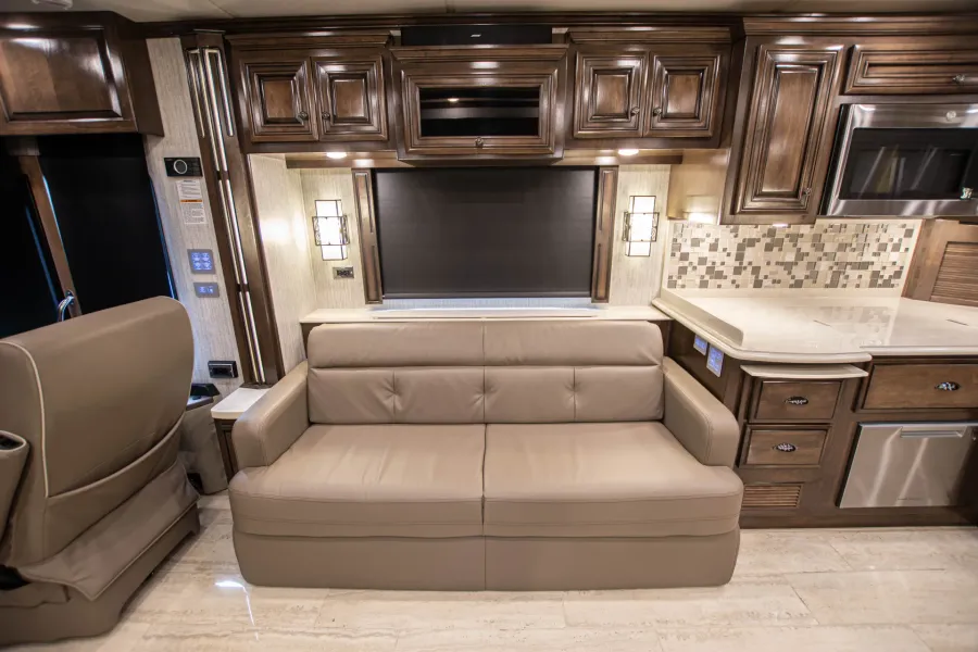 2019 Newmar Dutch Star 4369 | Photo 16 of 31