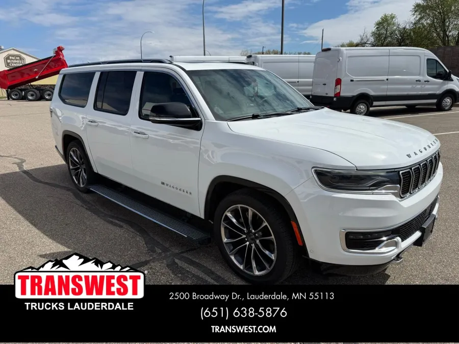 2023 Jeep Wagoneer L Series III | Photo 18 of 23