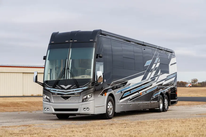 2026 Emerald Luxury Coaches Prevost H3-45 Quad Slide | Photo 1 of 34