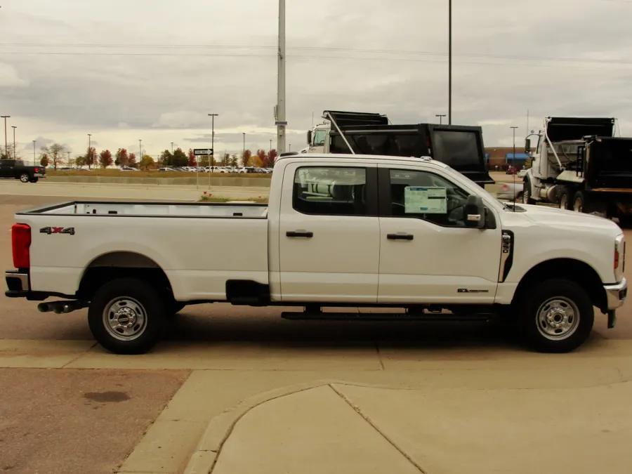2026 Ford F-350 | Photo 4 of 16