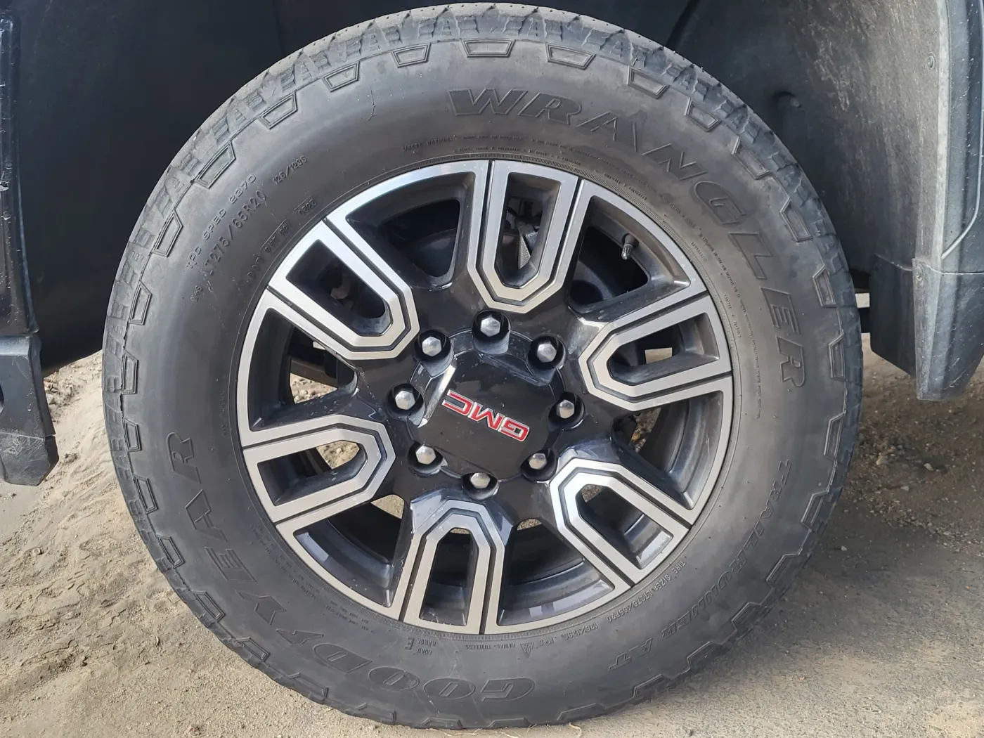 2023 GMC Sierra 2500HD AT4 | Photo 5 of 5