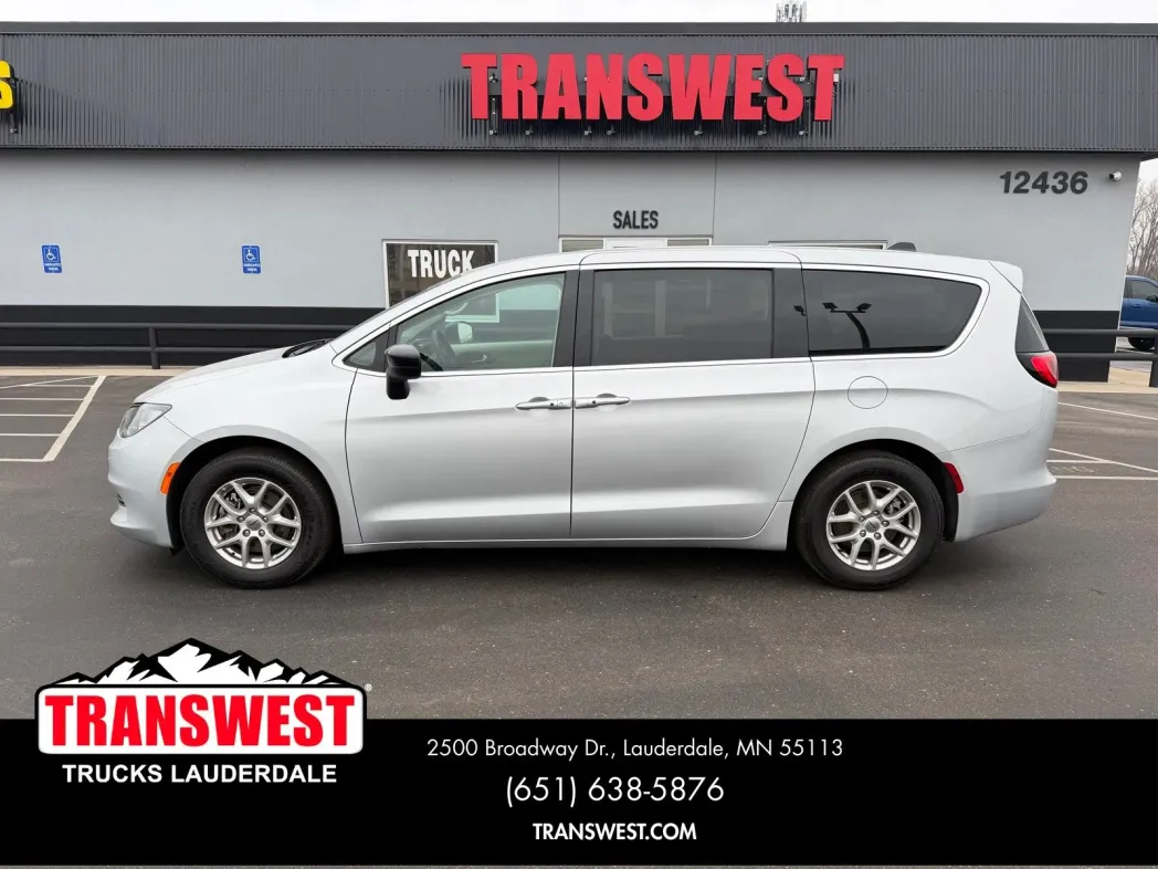 2024 Chrysler Voyager LX 
