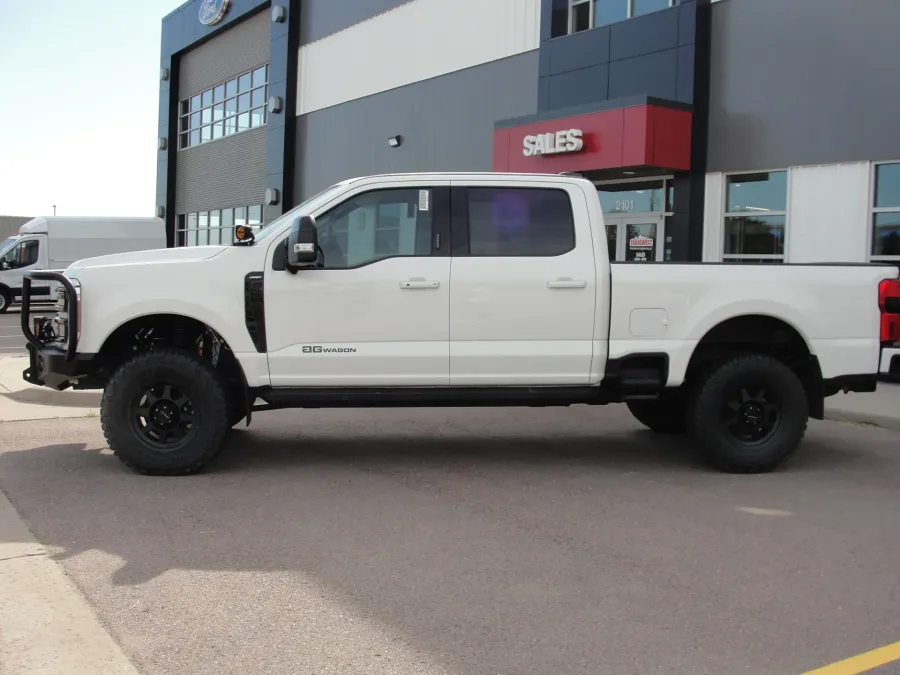 2024 Ford F-250 | Photo 2 of 17